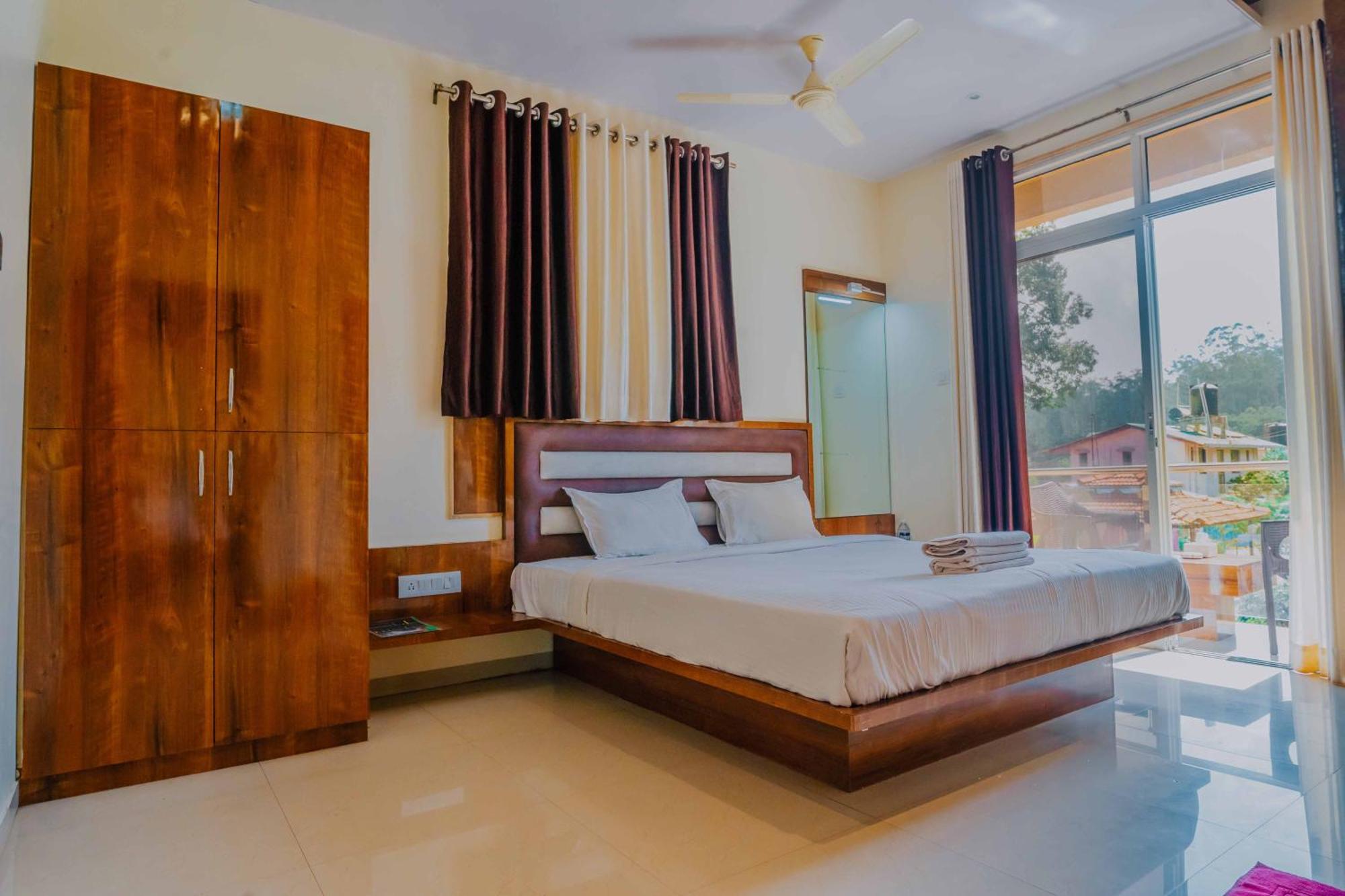 Oakwood Mahabaleshwar Hotel Room photo