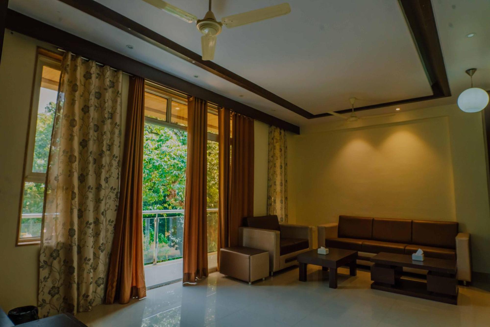 Oakwood Mahabaleshwar Hotel Room photo