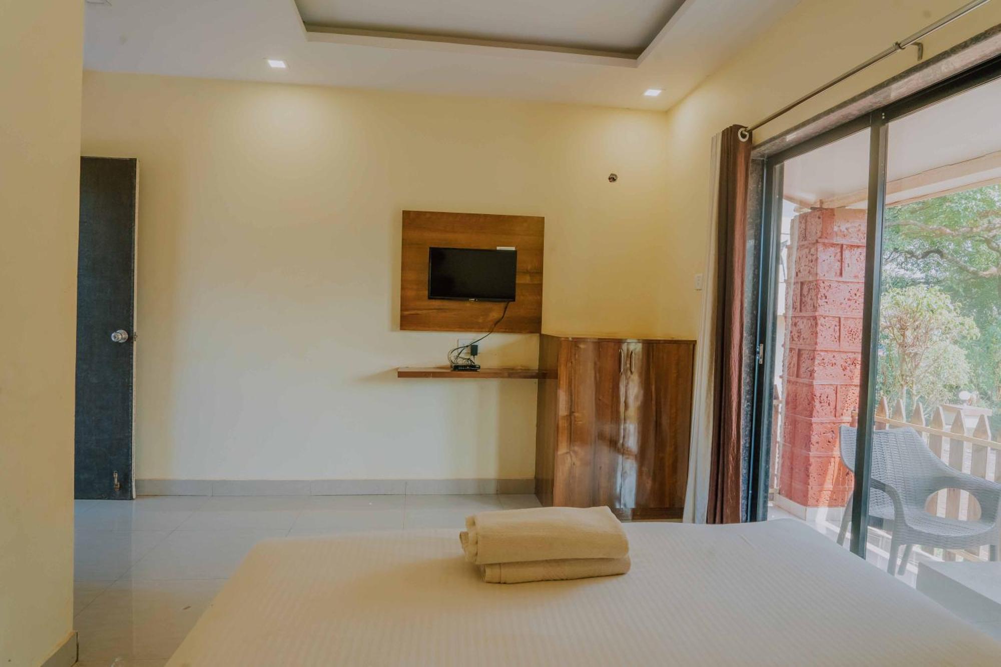 Oakwood Mahabaleshwar Hotel Room photo